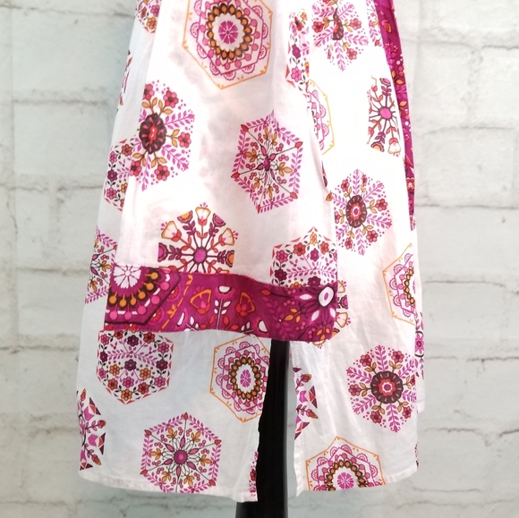 ๐จ๐ฆ V-Neck Snowflake Tunic Top - Picture 5 of 8